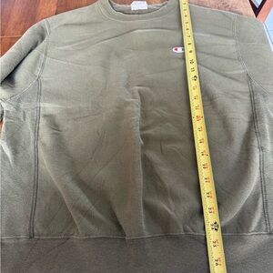 Champion Reverse Weave Crewneck Sweatshirt – Olive Green – Size Medium